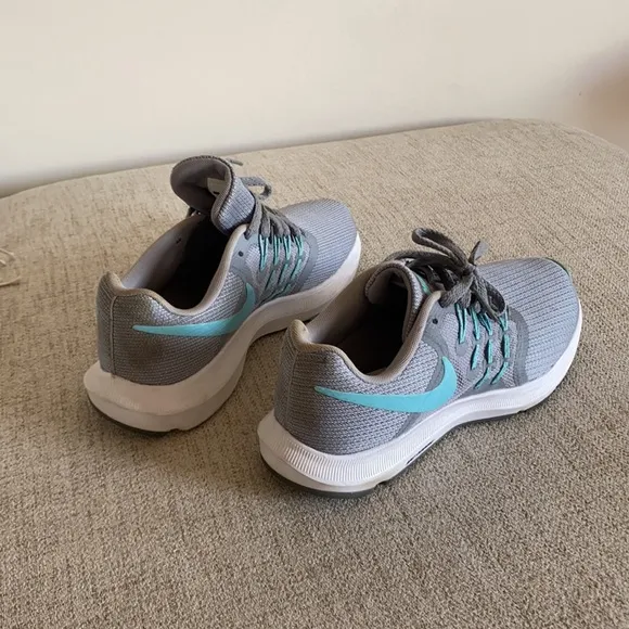🪞 nike running shoes women’s size 5.5”