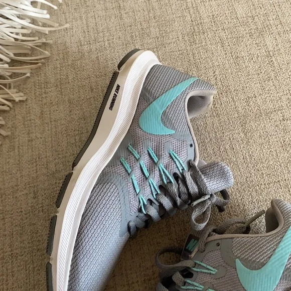 🪞 nike running shoes women’s size 5.5”