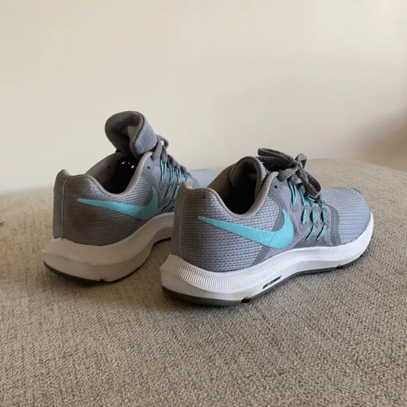 🪞 nike running shoes women’s size 5.5”
