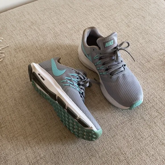 🪞 nike running shoes women’s size 5.5”