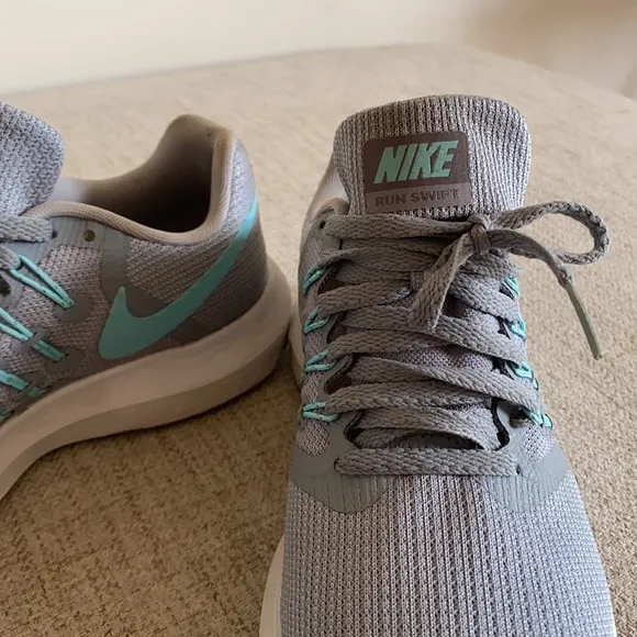 🪞 nike running shoes women’s size 5.5”