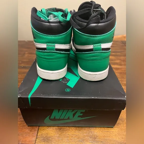 2023 Air Jordan 1 Retro High OG 'Lucky Green'
