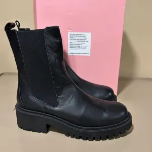 $289 Intentionally Blank Black Leather Chelsea Boots Storm Fur Lined, 10.5 11 41