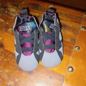 8 pairs infant shoes size 2C