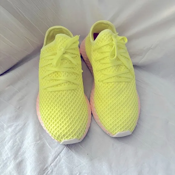 Adidas Deerupt “Glow” Women’s 9.5 Bright Yellow / Diamond Weave Pink