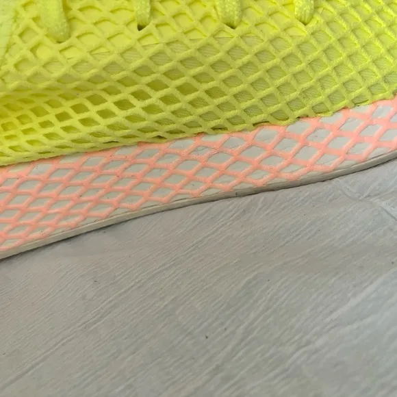 Adidas Deerupt “Glow” Women’s 9.5 Bright Yellow / Diamond Weave Pink
