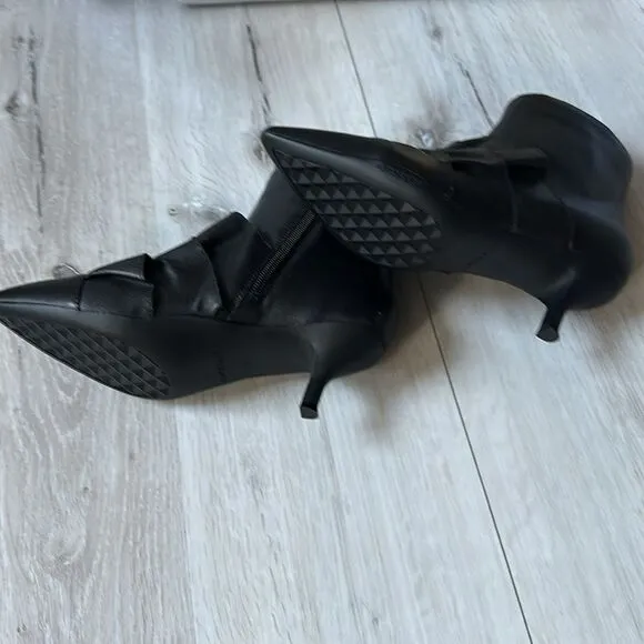 AEROSOLS Women's Kitten Heel Ankle Boot in black Genuine Leather Size 6M NWT