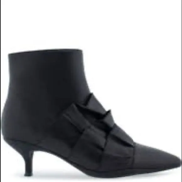 AEROSOLS Women's Kitten Heel Ankle Boot in black Genuine Leather Size 6M NWT