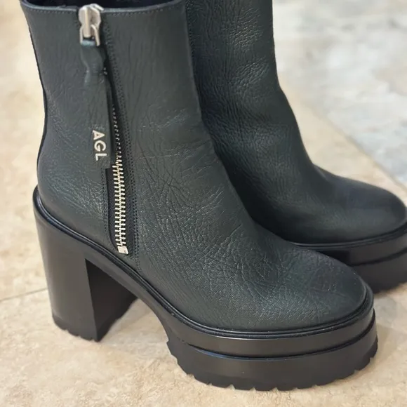 AGL Black Heeled Boots with Chunky Design