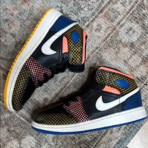 Air Jordan 1 Mid “multi grid” colorful sneakers with Sporty Design - 4Y