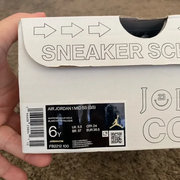 Air Jordan 1 Mid Sneakers 6Y White Metallic Gold Boys Girls  Sporty Shoes