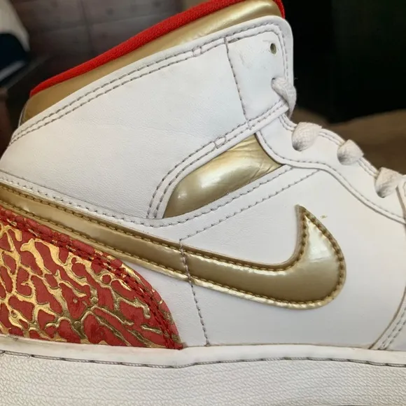 Air Jordan 1 Mid Sneakers 6Y White Metallic Gold Boys Girls  Sporty Shoes