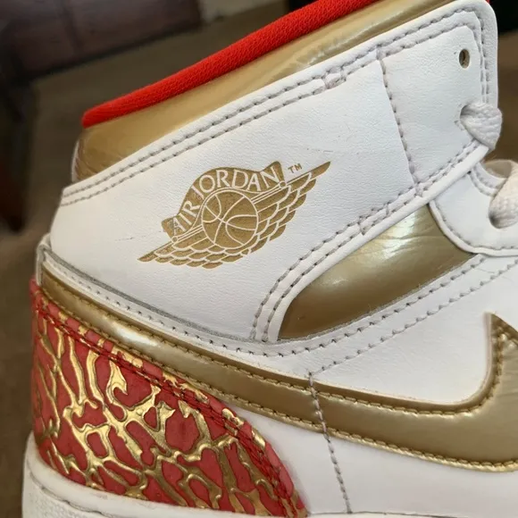Air Jordan 1 Mid Sneakers 6Y White Metallic Gold Boys Girls  Sporty Shoes