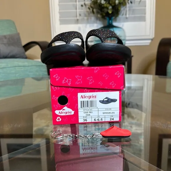 Alegria Ode Printed Thong Sandals Sprinkle Sz 6-6.5 Black Multi