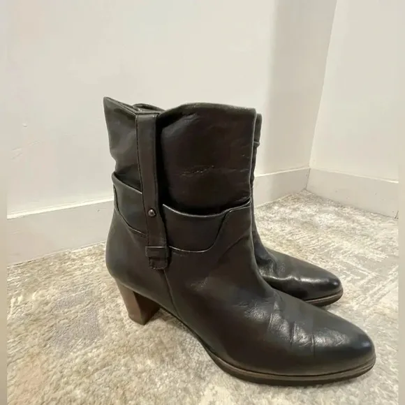 Amalfi by Rangoni Women's Vintage Italian High Heel Black Boots, Soft Leather 11