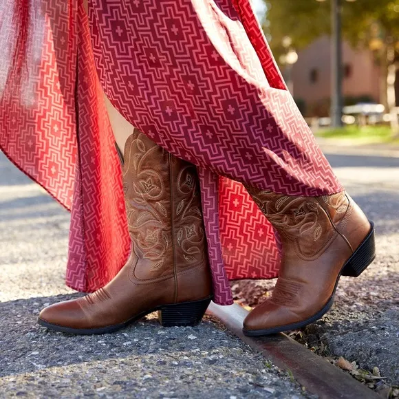 ARIAT Heritage ATS Women’s Cowboy Boots Size 8B Leather Cowgirl Cognac Boots NWT