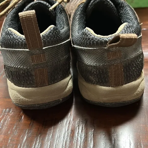 Ariat woman’s Hiking Shoes with ATS technology size 6.5