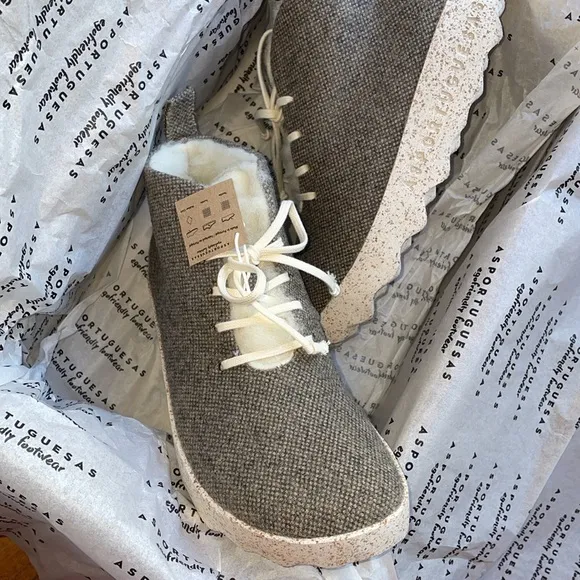 ASPORTUGUESAS  Cake Lace Up Wool Ankle Boots