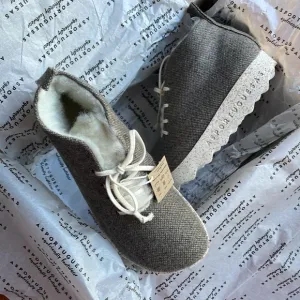 ASPORTUGUESAS  Cake Lace Up Wool Ankle Boots