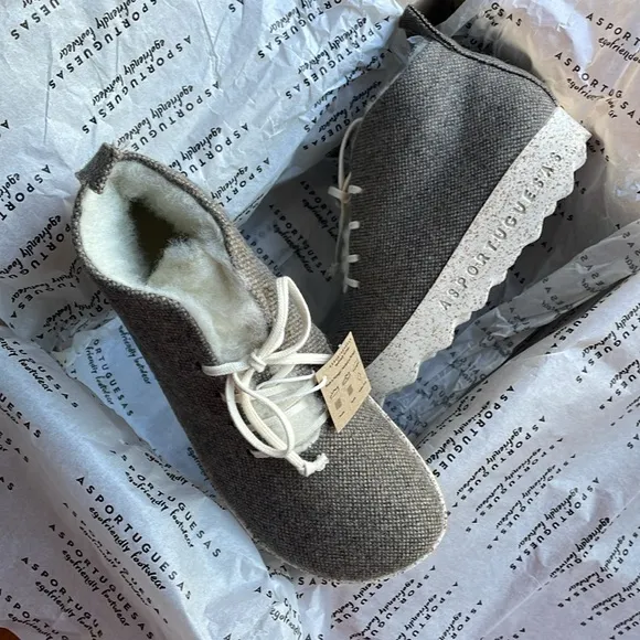 ASPORTUGUESAS  Cake Lace Up Wool Ankle Boots