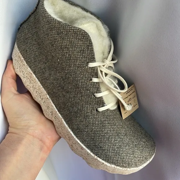 ASPORTUGUESAS  Cake Lace Up Wool Ankle Boots