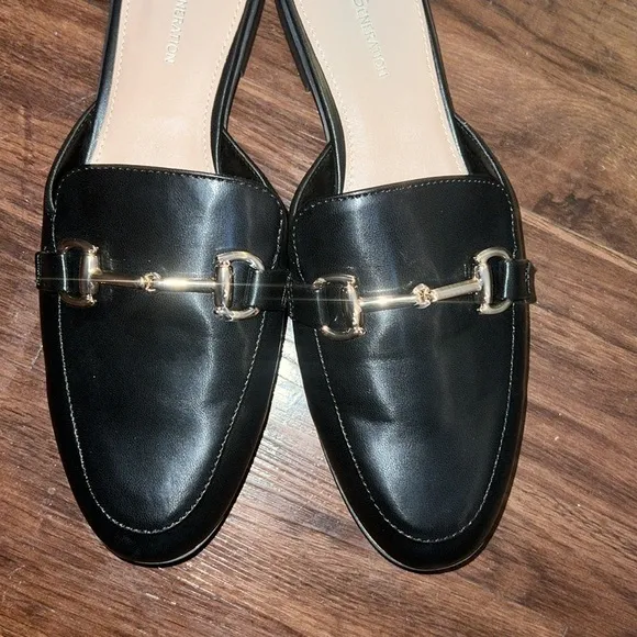 BCBGeneration women’s Size 10 Zorie Mule/ slide black with gold hardware