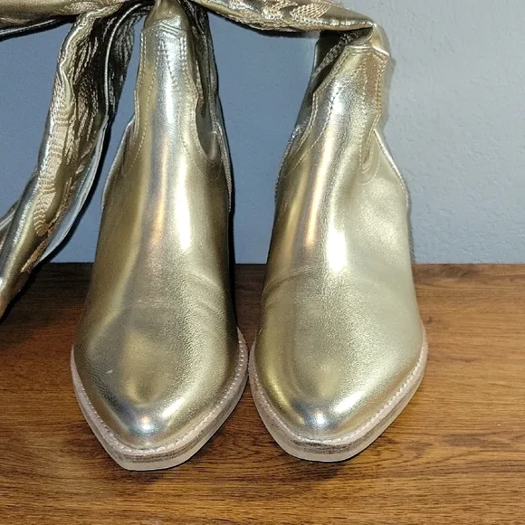 BEAST FASHION Gold Heeled Boots