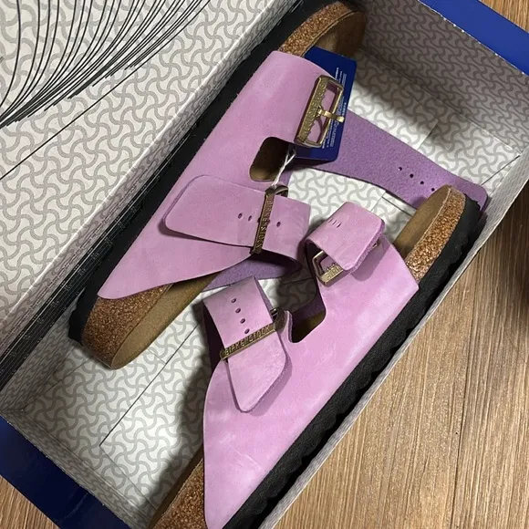 BIRKENSTOCK ARIZONA SANDALS IN CROCUS