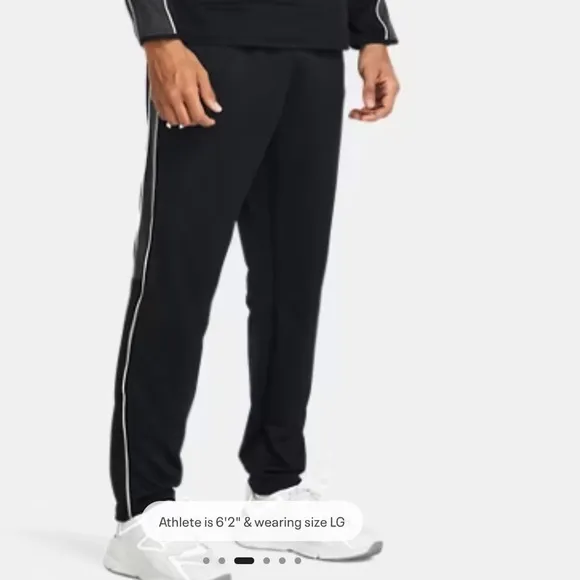 Black Men’s Under Armour size xsmall command warm-up pants