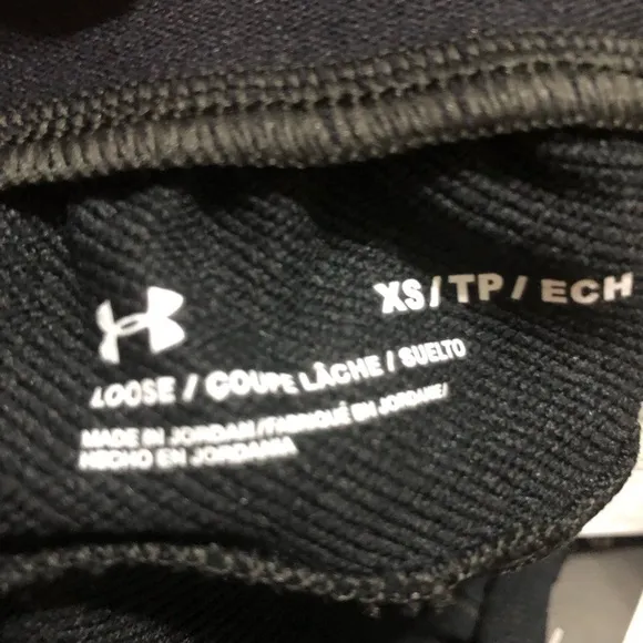 Black Men’s Under Armour size xsmall command warm-up pants