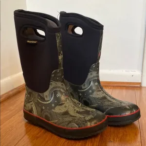 Bogs big kids size 6- snake Patterned Boots - black/green - winter/outdoor