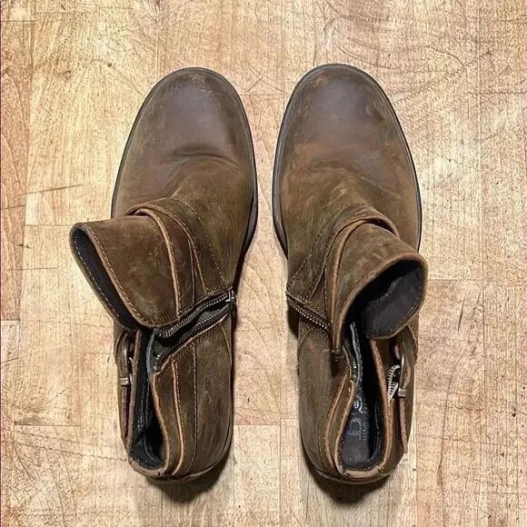 Born brown Leather Boots