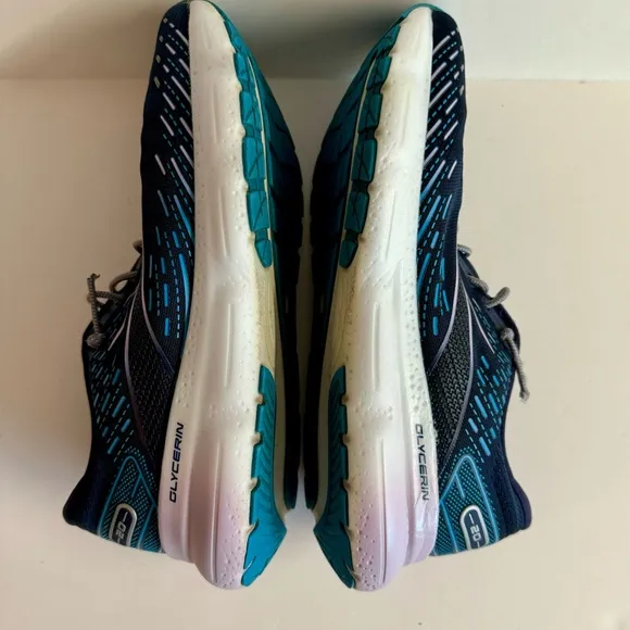 Brooks Glyserin 20 Woman Med Running Shoes in blue.Size 10.5
