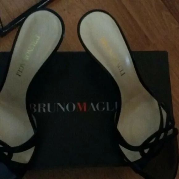 Bruno Magli Peep Toe Heel Sandals Shoes Size 38 US 8 New In Box