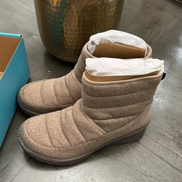 BZees Glacier Bootie (Wide)