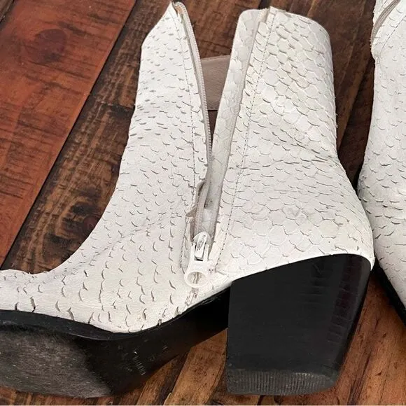 CATY Ankle Boot By Matisse Size 7.5