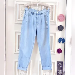 CELIO 80’s STYLE DENIM SEXY MOM JEANS:PLEATED HIGH RISE, STRAIGHT DISTRESSED LEG