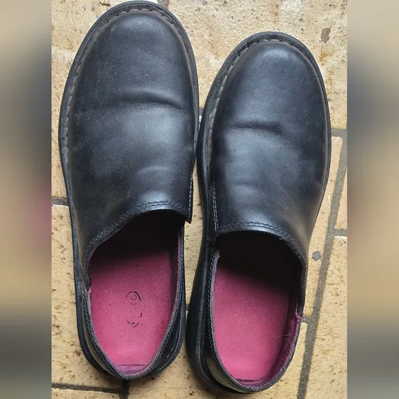 Chaco Black Leather Slip-On Shoes sz7.5