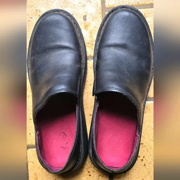 Chaco Black Leather Slip-On Shoes sz7.5