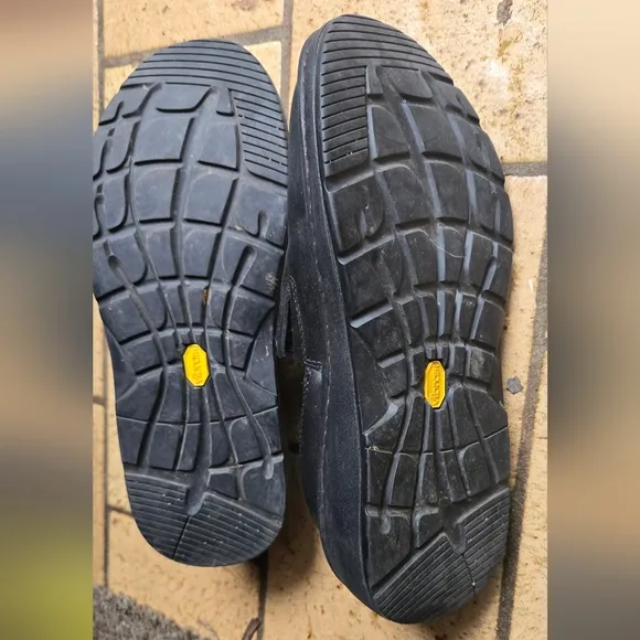 Chaco Black Leather Slip-On Shoes sz7.5
