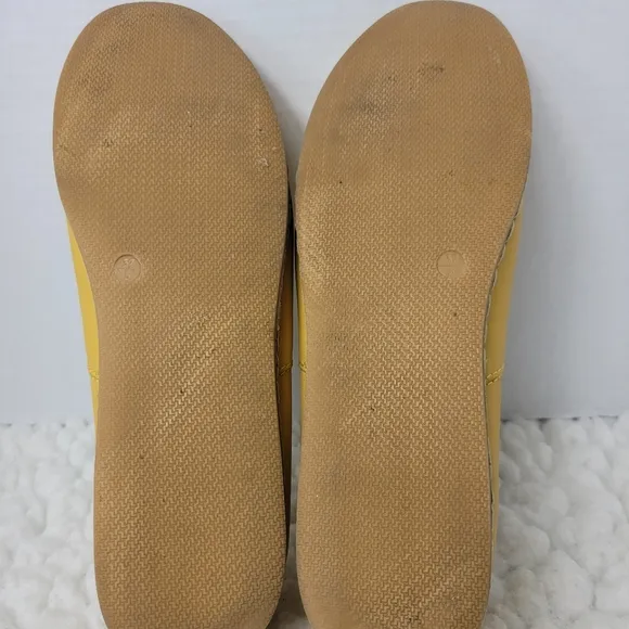 Charix Artisan Womens Slip On Shoes Size 7 Yellow Flat Leather