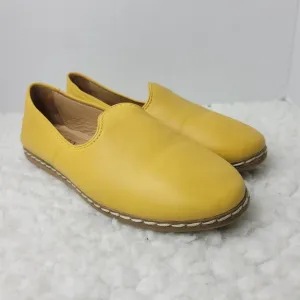 Charix Artisan Womens Slip On Shoes Size 7 Yellow Flat Leather