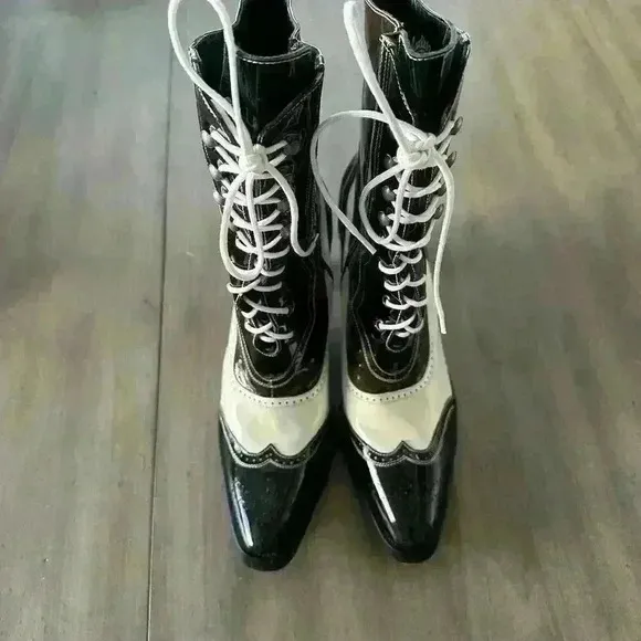 Charlie 1 Horse Patent Heeled Boots Made in Brazil Women’s SZ 8.5 B Luchesse