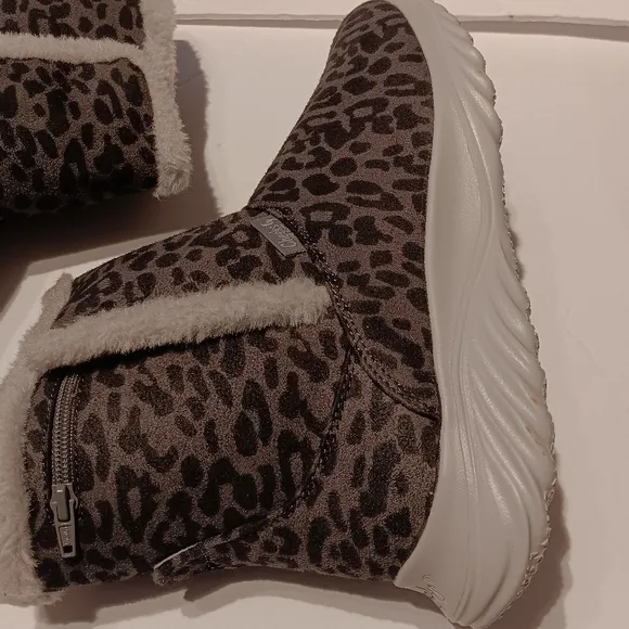 Cheeks Fit Body Grey Cheetah Fashion Boots By Tony Little Size 9