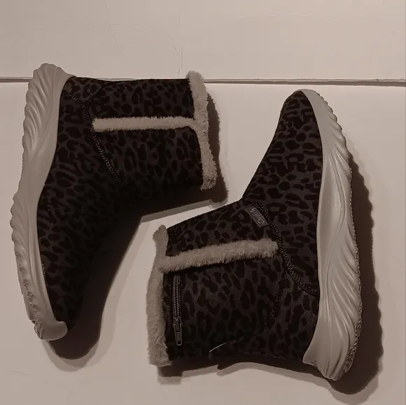 Cheeks Fit Body Grey Cheetah Fashion Boots By Tony Little Size 9