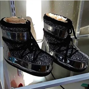 Chrome out Moon Boots Silver
