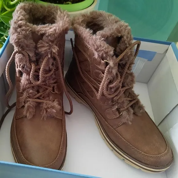 Cliffs by White Mountain KASSIA Brown Ankle Boots - NWT!