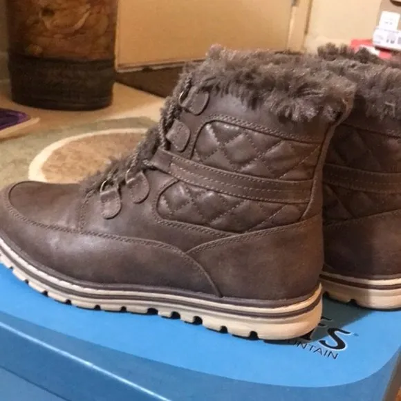 Cliffs by White Mountain KASSIA Brown Ankle Boots - NWT!
