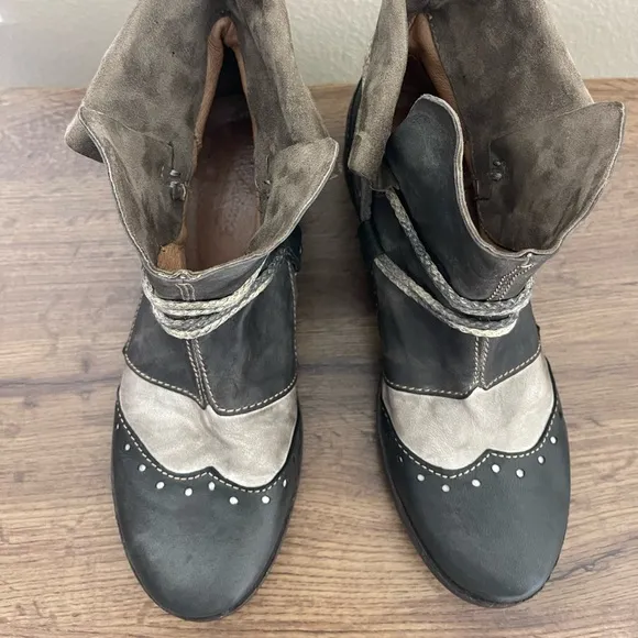 Clocharme Stylish Women's Two-Tone Ankle Boots