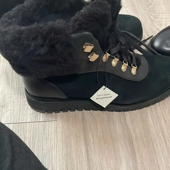Cole Haan NWOB womens Zerogrand Explore Upstate Hiker Waterpoof boot - SIZE 8
